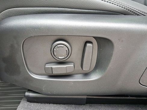 Certified 2026 Land Rover Range Rover Velar Dynamic SE image 18