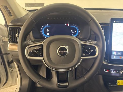 Used 2025 Volvo XC90 B6 Plus image 11