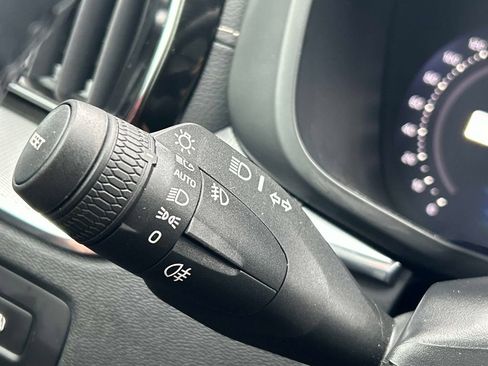 Used 2022 Volvo XC60 T8 R-Design image 28