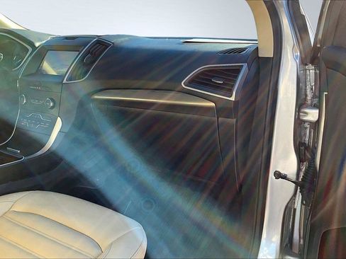 Used 2020 Ford Edge SEL image 21