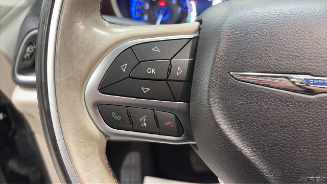 Used 2017 Chrysler Pacifica Limited w/ UConnect Theater Package FWD image 30