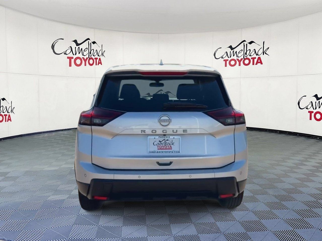 Used 2025 Nissan Rogue SV FWD image 3