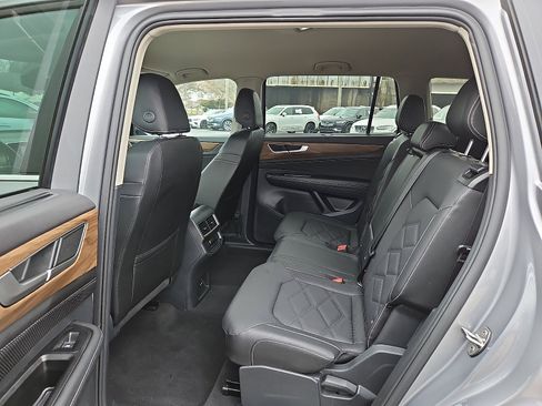 Used 2025 Volkswagen Atlas SE image 10