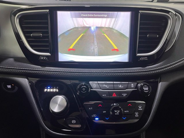 Used 2025 Chrysler Pacifica Limited FWD image 22