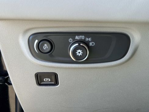 Used 2024 GMC Terrain SLE image 20