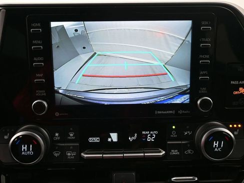 Used 2021 Toyota Highlander XLE image 13