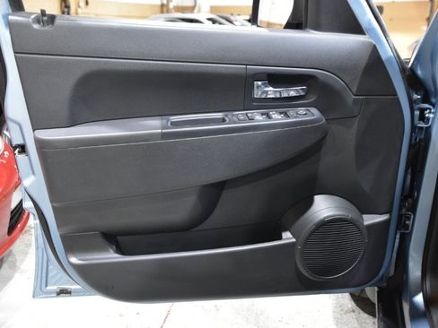 Used 2012 Jeep Liberty Sport image 13