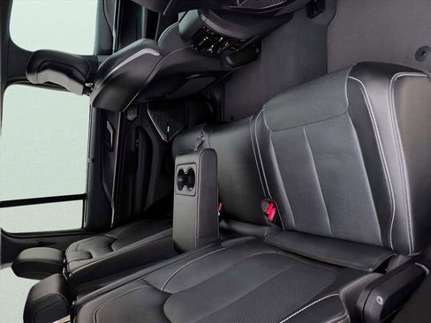 Used 2023 Jeep Grand Cherokee Overland w/ Luxury Tech Group IV image 19