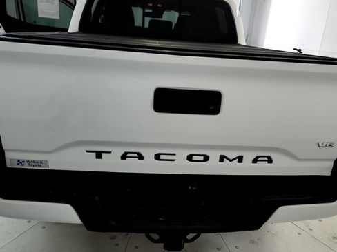 Used 2018 Toyota Tacoma TRD Sport w/ Technology Package AWD/4WD image 13