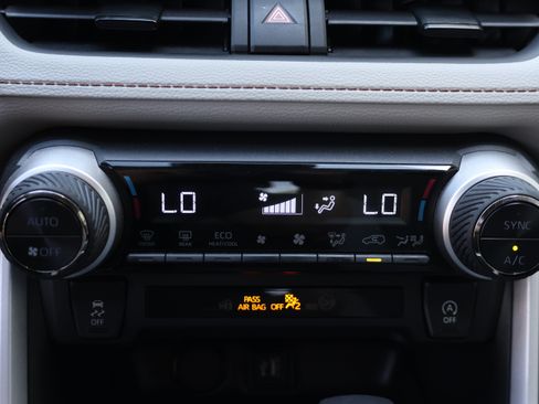 Used 2025 Toyota RAV4 XLE FWD image 30