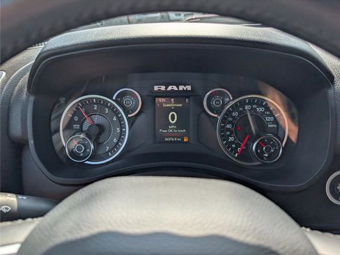 Used 2024 RAM 2500 Big Horn AWD/4WD image 28