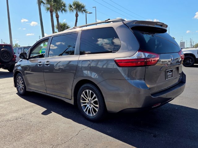 Used 2020 Toyota Sienna XLE Premium FWD image 5