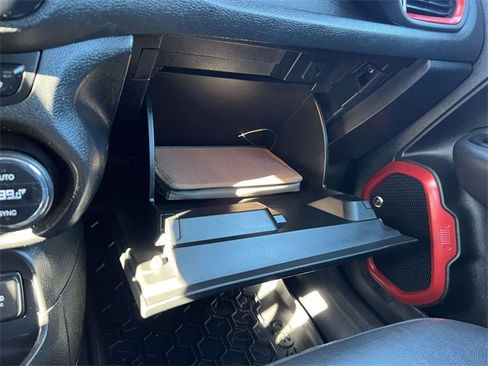 Used 2016 Jeep Renegade Trailhawk w/ Premium Trailhawk Package image 34