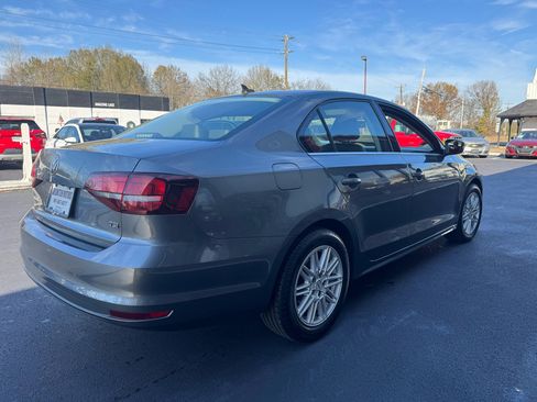 Used 2016 Volkswagen Jetta SE image 6