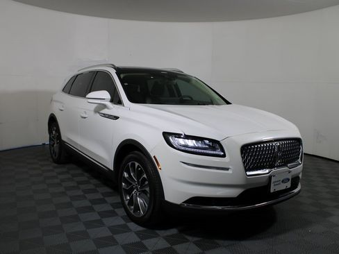 Used 2022 Lincoln Nautilus Reserve image 1