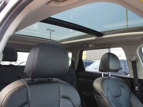 Used 2023 Kia Sorento S w/ Panoramic Sunroof Package AWD/4WD image 34