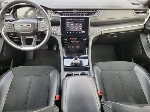 Used 2024 Jeep Grand Cherokee L Laredo image 14