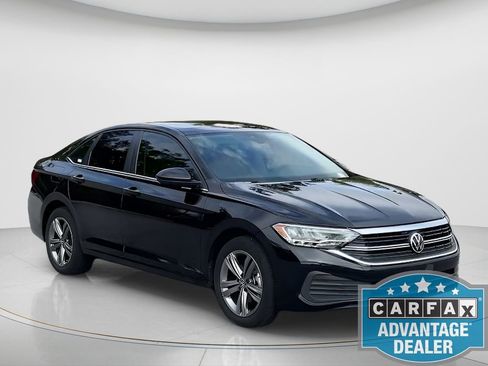 Used 2023 Volkswagen Jetta SE w/ Panoramic Sunroof Package image 8