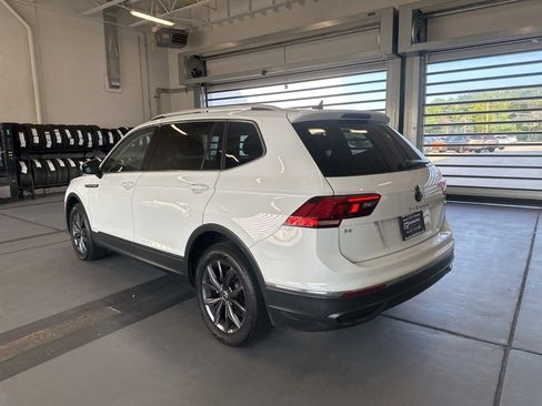 Used 2022 Volkswagen Tiguan SE image 3