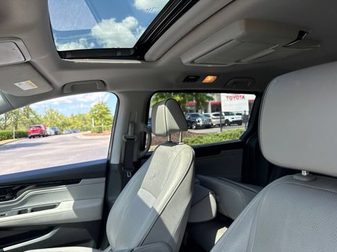 Used 2023 Honda Odyssey Elite image 8