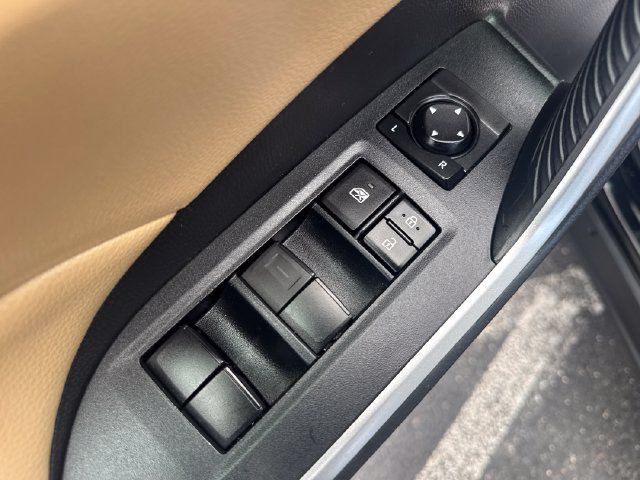 Used 2021 Toyota RAV4 LE AWD/4WD image 13