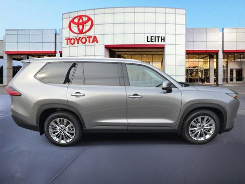 Certified 2025 Toyota Grand Highlander AWD image 4