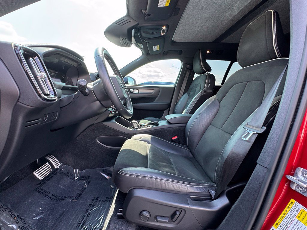 Used 2021 Volvo XC40 T5 R-Design w/ Advanced Package AWD/4WD image 25