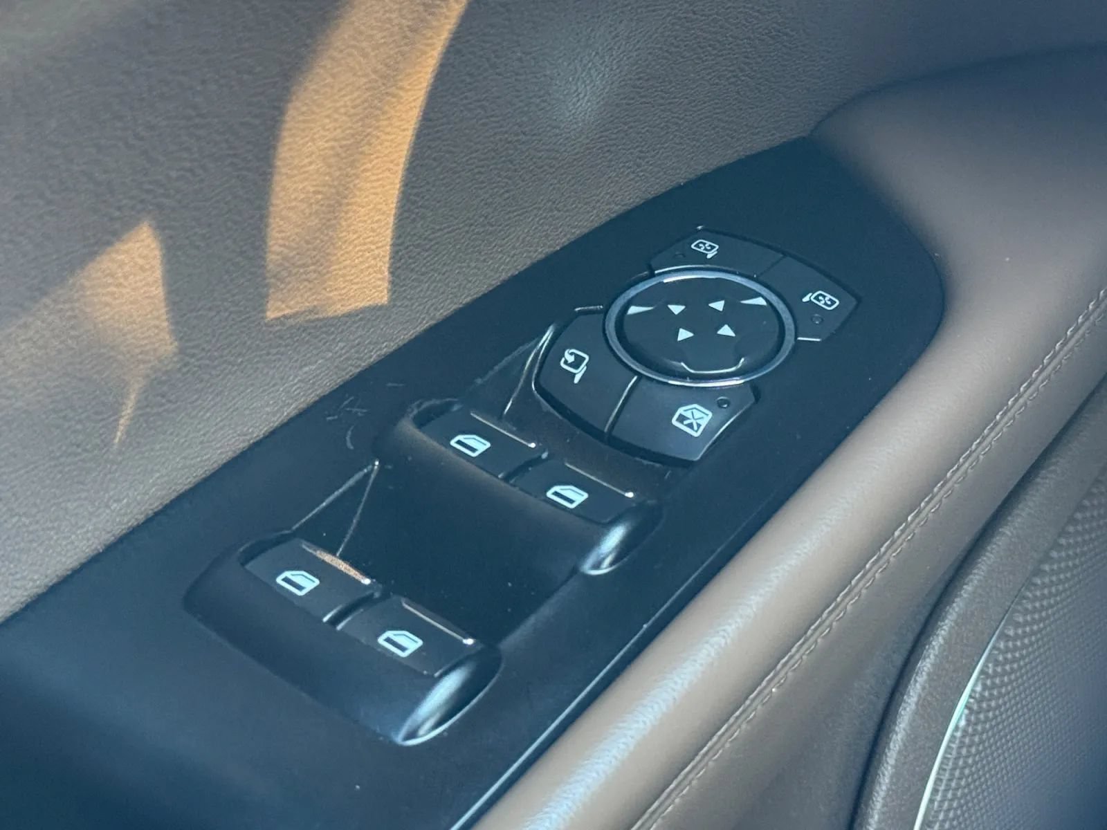 Used 2018 Lincoln MKX Reserve w/ Lincoln MKX Climate Package AWD/4WD image 41