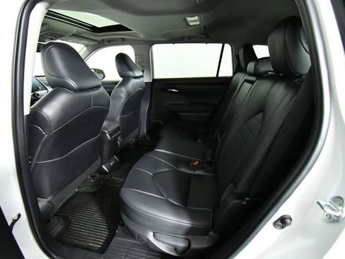 Used 2023 Toyota Highlander XLE image 24