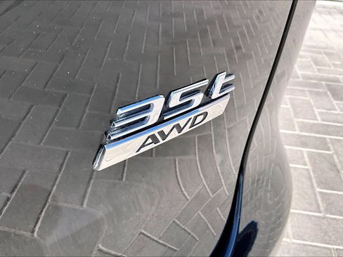 Used 2018 Jaguar F-PACE Premium image 8