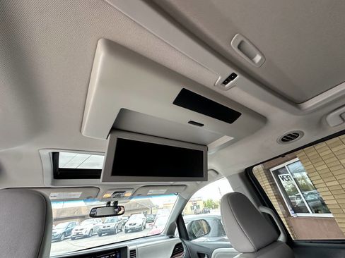 Used 2015 Toyota Sienna Limited Premium image 13