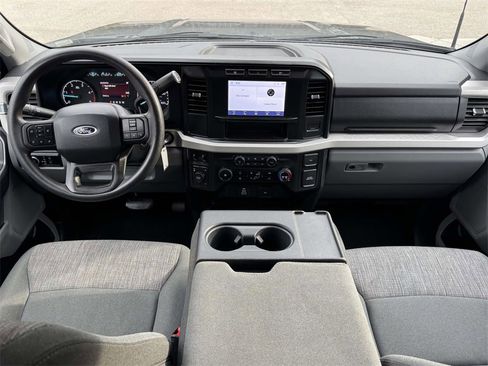 Used 2024 Ford F250 XLT image 2