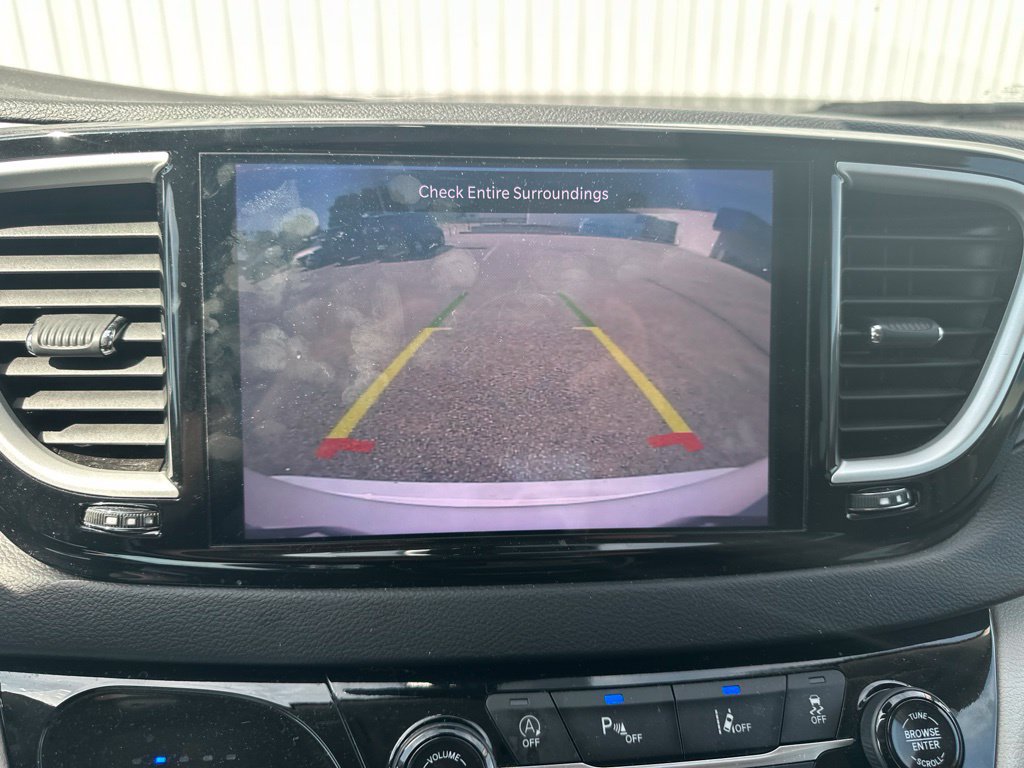 Used 2024 Chrysler Pacifica Touring-L FWD image 33