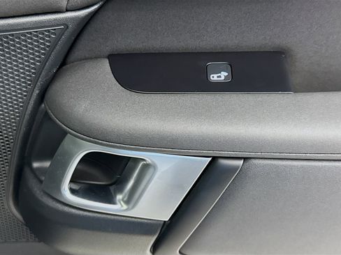 Used 2019 Land Rover Discovery SE image 52