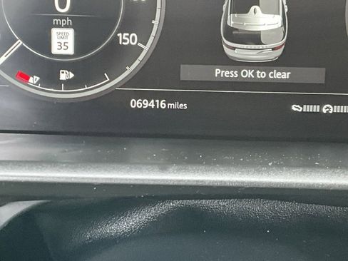 Used 2018 Land Rover Discovery HSE image 15