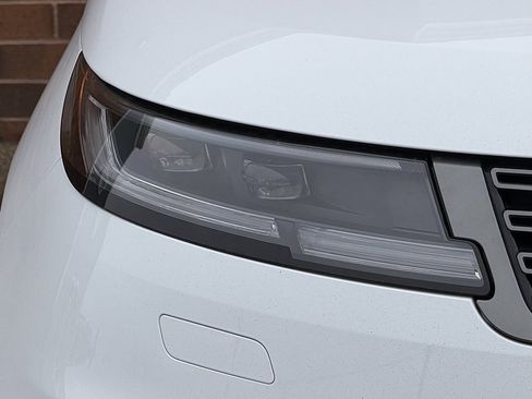 Used 2025 Land Rover Range Rover Sport SE image 12
