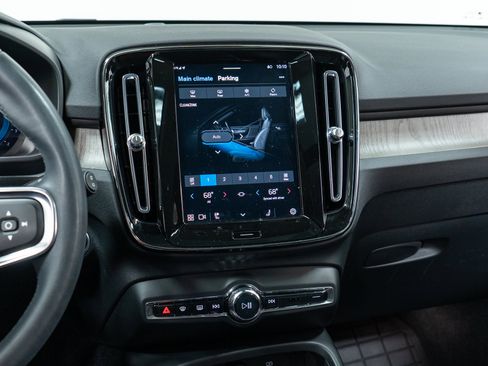 Used 2023 Volvo XC40 B5 Plus w/ Protection Package Premier image 19