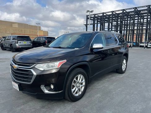 Used 2018 Chevrolet Traverse LT FWD image 1