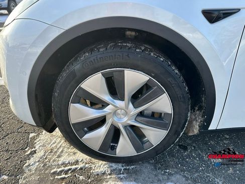 Used 2021 Tesla Model Y Long Range image 18
