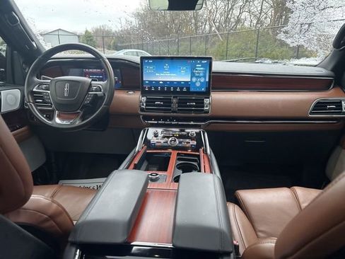 Certified 2024 Lincoln Navigator L Reserve image 9