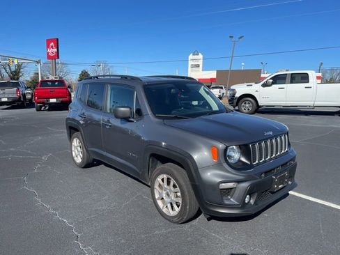 Used 2023 Jeep Renegade Latitude w/ Premium Group image 8