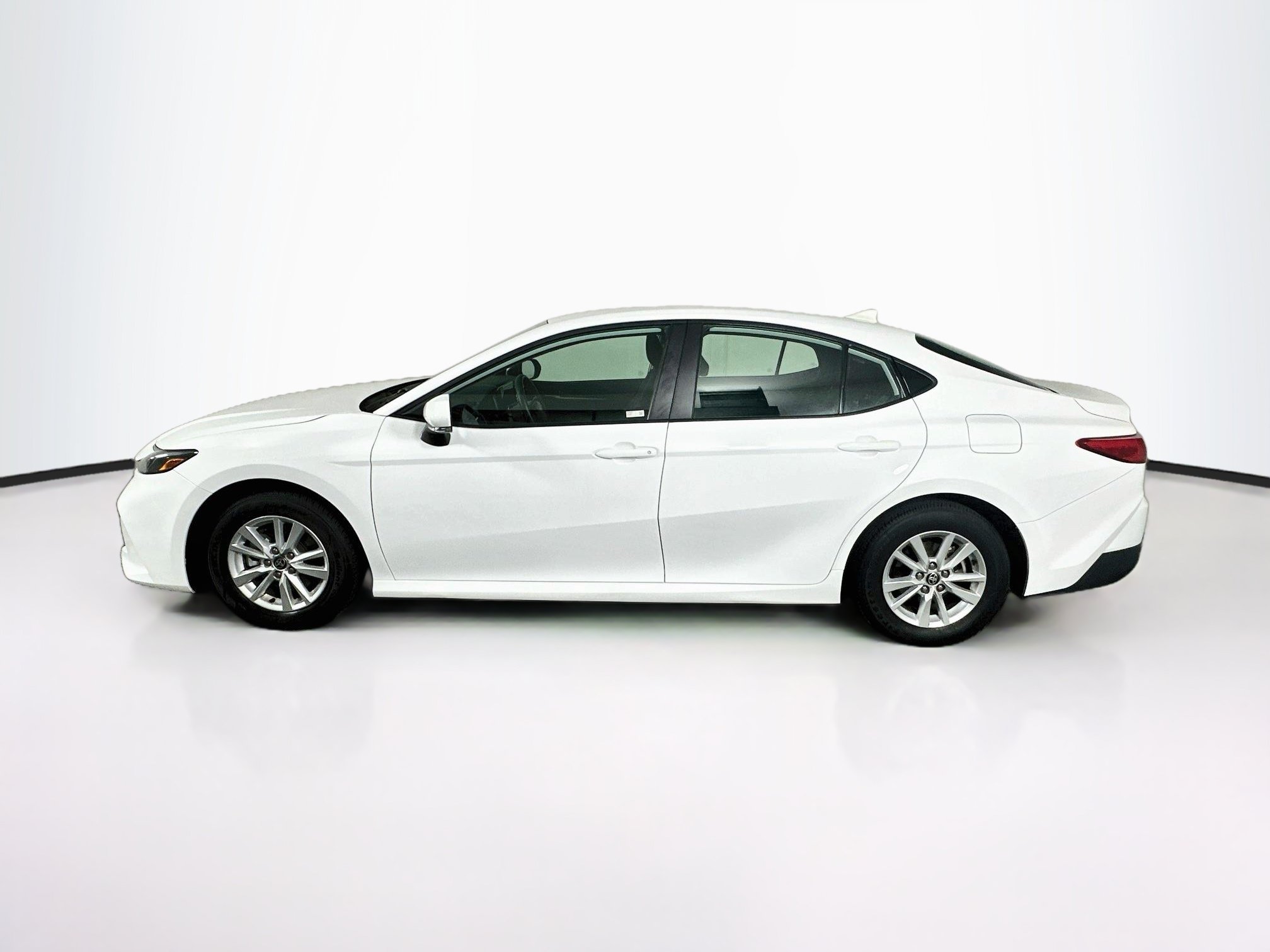 Used 2025 Toyota Camry LE FWD image 4