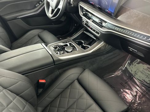 Used 2025 BMW X7 xDrive40i w/ Parking Assistance Package image 16
