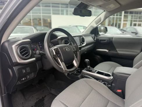 Used 2020 Toyota Tacoma SR5 image 12