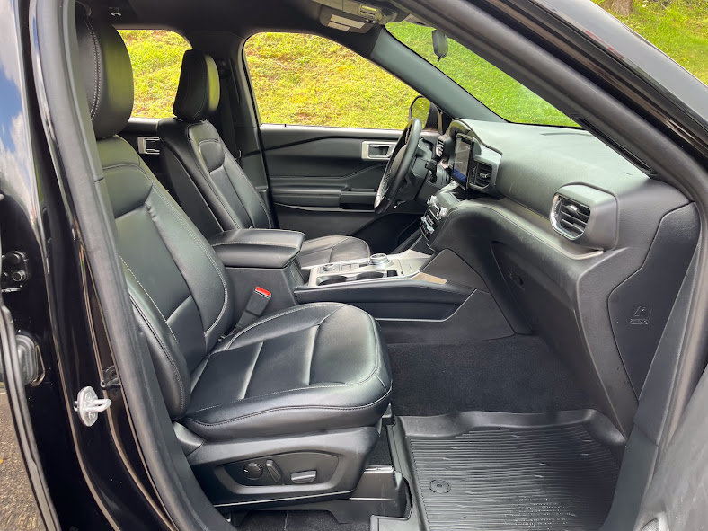 Used 2020 Ford Explorer XLT w/ Equipment Group 202A AWD/4WD image 32