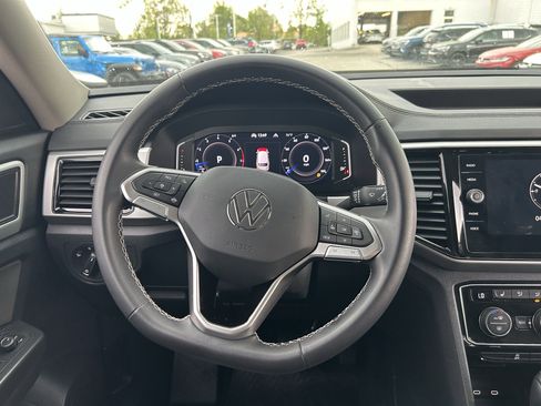 Used 2023 Volkswagen Atlas SE w/ Panoramic Sunroof Package image 11