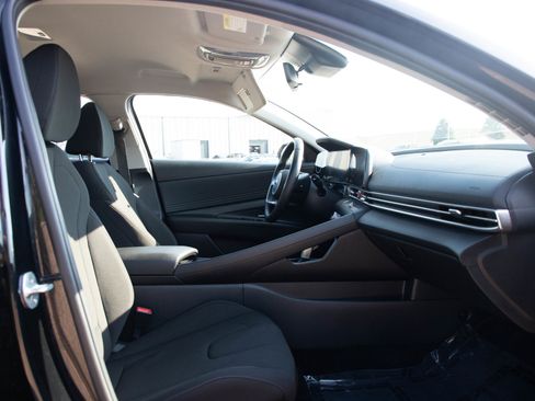 Used 2023 Hyundai Elantra SEL w/ Convenience Package FWD image 11