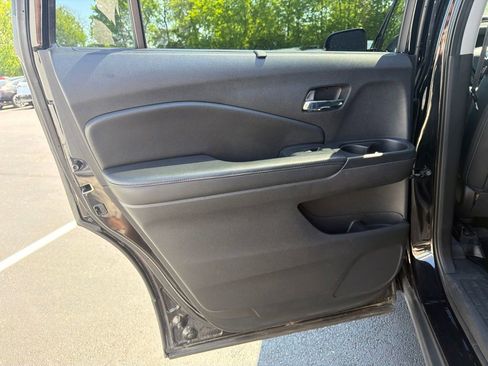 Used 2017 Honda Pilot Touring image 23