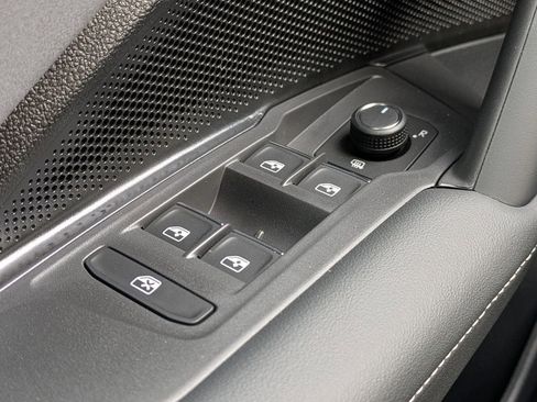 New 2026 Volkswagen Tiguan SE R-Line FWD image 29