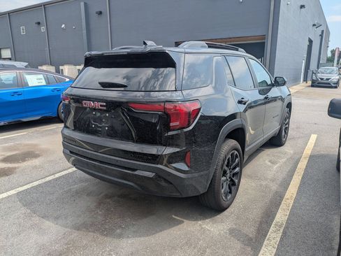 Used 2026 GMC Terrain Elevation w/ Elevation Premium Package FWD image 2